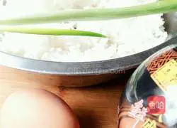 How to make soy sauce and egg fried rice Illustration 1