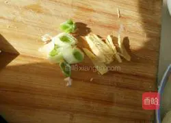 Illustration of how to make fried diced steamed buns with cabbage 1