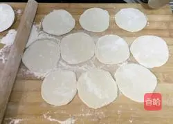 Illustration of how to make pork and lotus root dumplings 12