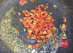 New ways to eat pineapple ~ Illustration of how to make pineapple shrimp colorful rice 8