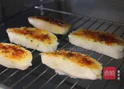 Illustration of how to make grilled steamed buns 8