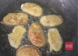 Illustration of how to make milk-flavored fried steamed bun slices 4