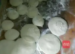 Illustration of how to make Dipi vegetable buns 17