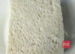 Illustration of how to make a breakfast sandwich 3 