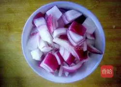 Illustration of how to make onion fried rice 1