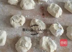 Illustration of how to make beef, carrot and fungus buns 13