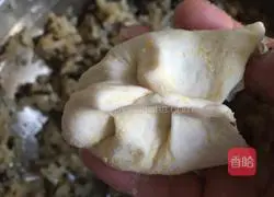 Illustration of how to make vegetarian stuffed buns 15