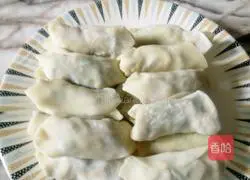 Illustration of how to make dumpling skin pot stickers 14