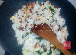 Illustration of how to make pastoral egg fried rice 7