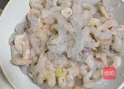 Illustration of how to make seafood wontons 1