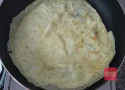 Illustration of how to make egg skin-wrapped sandwiches 4