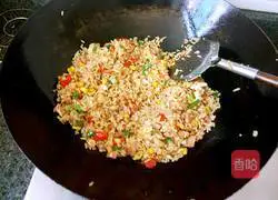 Illustration of how to make corn and ham fried rice 8