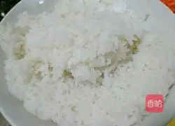 Illustration of how to make carrot and egg fried rice 1