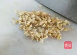 Illustration of how to make cabbage and pork dumplings 3