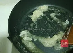 Illustration of how to make fried rice with honeycomb briquettes 6