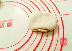 Illustration of how to make salt and pepper scones 13