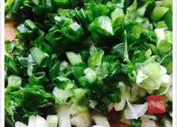 Illustration of how to make dumplings stuffed with celery and lotus root 4