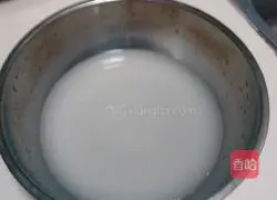 Illustration of how to make steamed purple sweet potato cakes 2