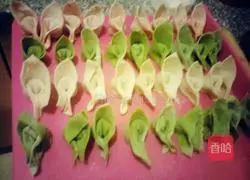 Illustration of how to make colorful beef wontons 13