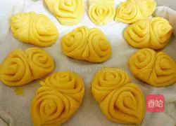 Illustration of how to make pumpkin pattern steamed buns 19