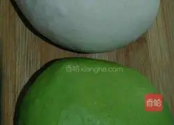 Illustration of how to make hydrangea steamed buns 2