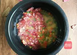 Illustration of the recipe of Cantonese sausage braised rice 3