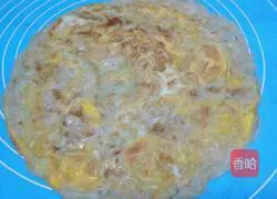 Illustration of how to make shredded potato and egg burritos 15