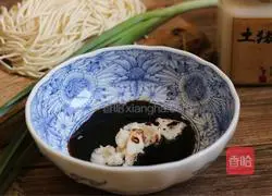 Illustration of making soy sauce noodles 1