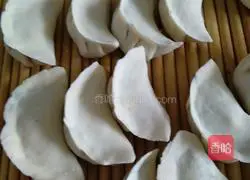 Illustration of how to make leek and egg dumplings 5