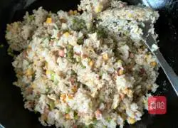 Bacon and Egg Fried Rice Recipe Illustration 7