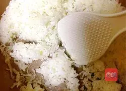 Illustration of how to make colorful egg fried rice 3