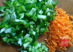 Illustration of how to make fried rice with pepper, carrot and egg 3