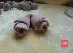Purple sweet potato rose flower steamed buns Practice illustration 7