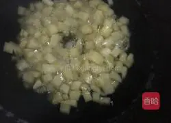 Illustration of how to make fried rice with potatoes and bacon 2