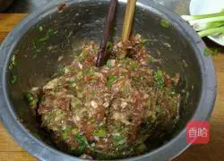 Illustration of how to make small wontons 3