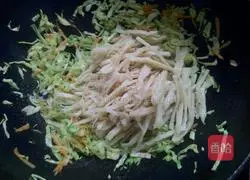 Illustration of how to make fried shredded cabbage pancakes 7
