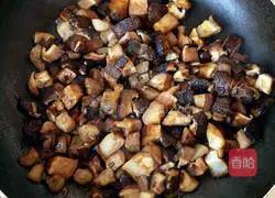 Illustration of how to make braised rice with mushrooms and diced pork 7