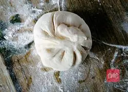 Illustration of how to make dough sugar cakes 12