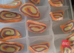 Illustration of how to make colorful dumplings 1