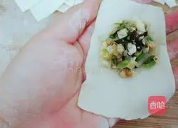 Illustration of how to make Yuanbao dumplings 3