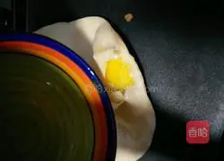 Illustration of how to make crispy egg-filled pancakes 10