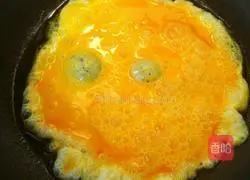 Illustration of how to make dumplings stuffed with chives and shrimps 3