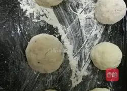 Illustration of the sugar-free and oil-free version of purple sweet potato cake 7