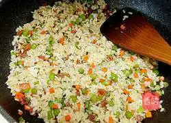 Illustration of how to make fried rice with mushrooms and green beans 9