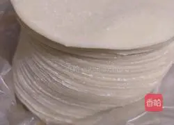 Illustration of how to make pork and cabbage dumplings 1