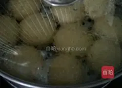 Illustration of how to make cornmeal steamed buns 8