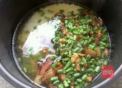 Illustration of how to make braised rice with bacon and beans 10