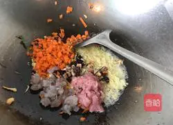 Illustration of how to make pineapple, shrimp and egg fried rice 12