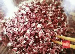 Illustration of how to make pepper-flavored black rice egg pancake 2