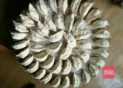 Illustration of how to make multi-stuffed three-fresh dumplings 9